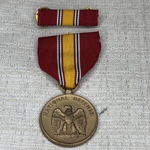 VINTAGE 1967 VIETNAM WAR NATIONAL DEFENSE SERVICE MEDAL & RIBBON PIN BAR